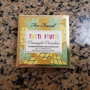 Too Faced Makeup - Too Faced Tutti Frutti Pineapple Paradise Bronzer Too Faced Makeup - Too Faced Tutti Frutti Pineapple Paradise Bronzer